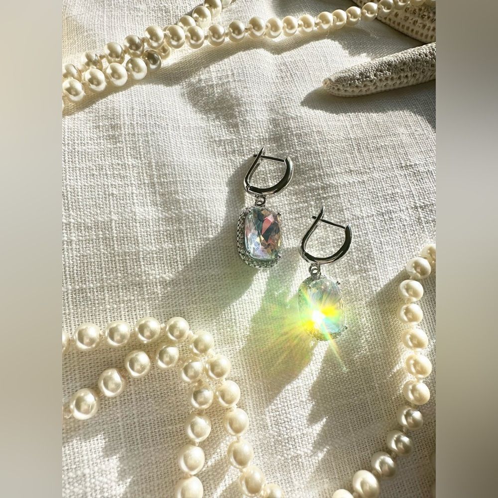 Iridescent silver color cubic zirconia earrings - Picture 1 of 10